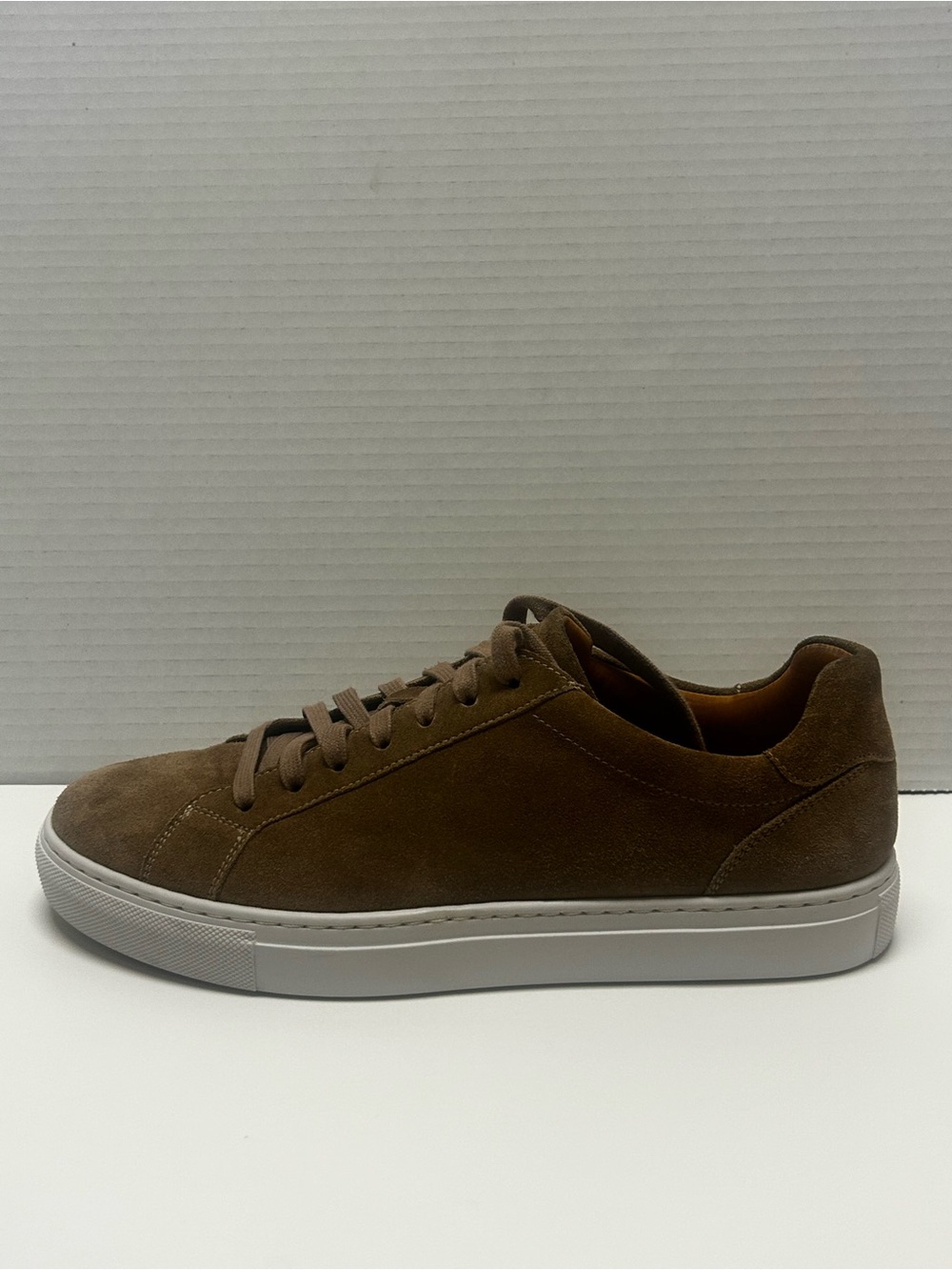 Magnanni Brown Suede Low-Top Sneakers with White Sole - Picture 7 of 8